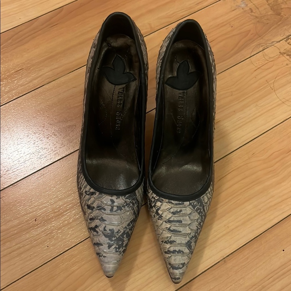 Cream Heels with Snakeskin Texture and High Thin Heel